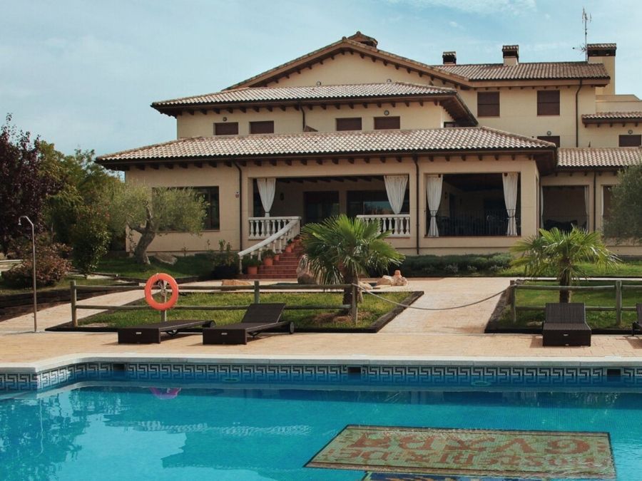Vista piscina Hotel Hosteria de Guara en Bierge